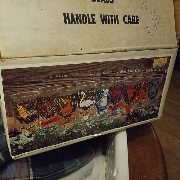 🎄Set of 12 days of Christmas glasses - Picture 4 of 5